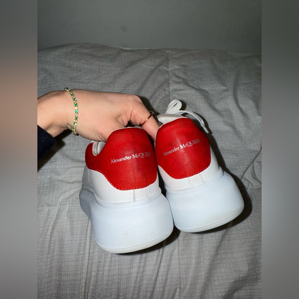 Tenis Alexander McQueen talla 37 1/2 / precio en tienda más de $550